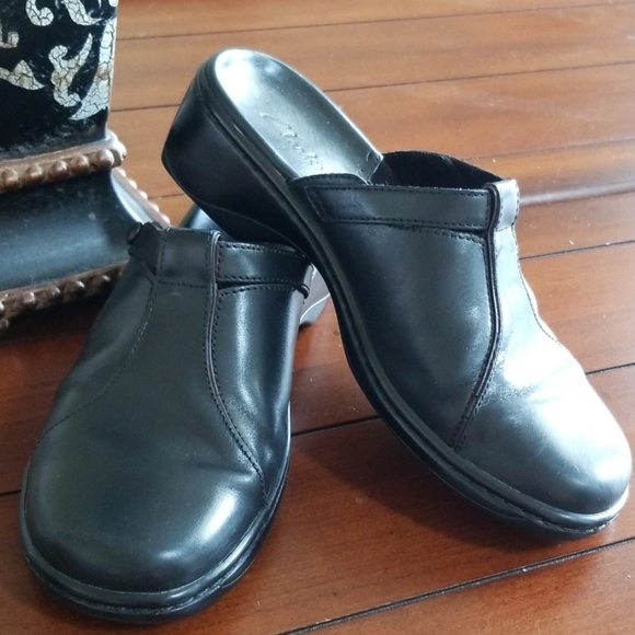 Clarks Shoes - CLARKS 😊 MULES